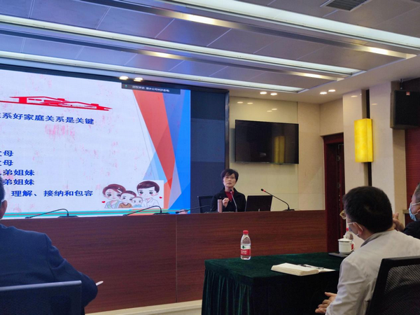 【我为人民办实事】jcjc5500公海贵宾会公司进杏装和谐家庭”生理健全讲座