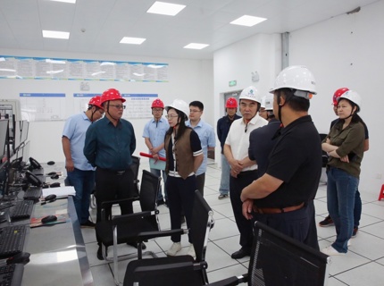 陈印辉到公司风电场发展节前安全出产查抄并慰问一线干部职工