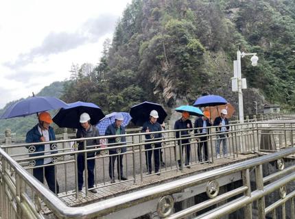 徐磊带队到公司基层单元发展节前安全出产查抄暨企业内部监管调研